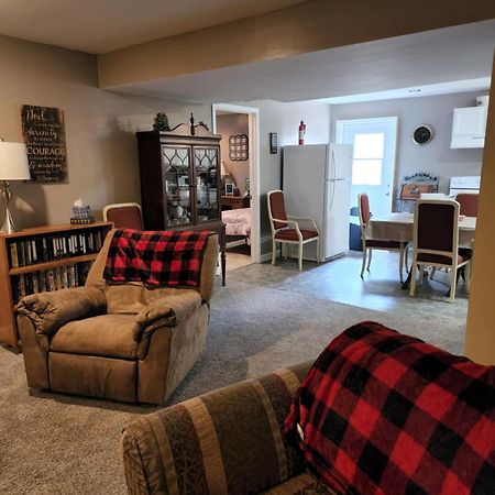 Lovely 3- Bedroom Apartment With Street Parking. Гошен Екстер'єр фото